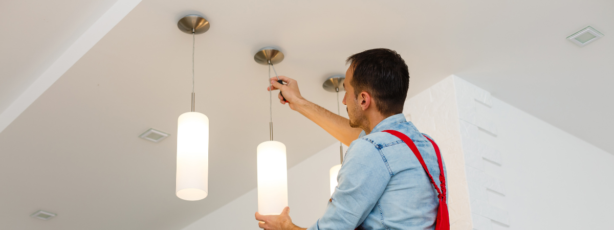 How much does it cost to install a light fixture?